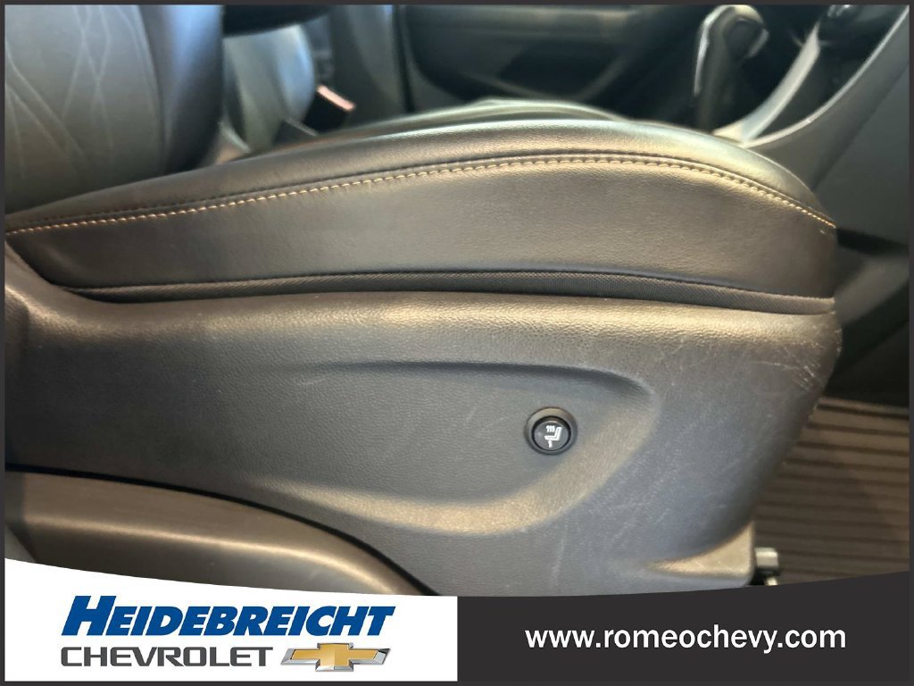 Used 2019 Chevrolet Trax LT w/ LT Convenience Package AWD/4WD image 36
