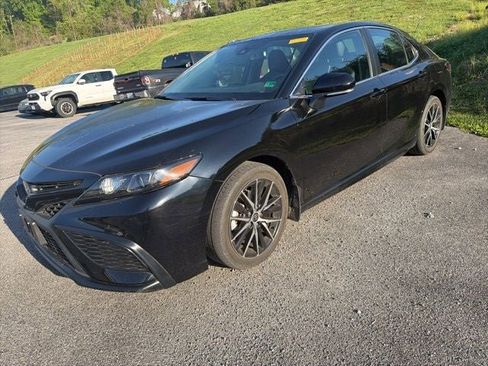 Used 2022 Toyota Camry SE w/ Convenience Package FWD image 2