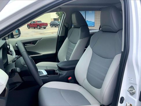 Used 2025 Toyota RAV4 Limited w/ Advanced Technology Package AWD/4WD image 23