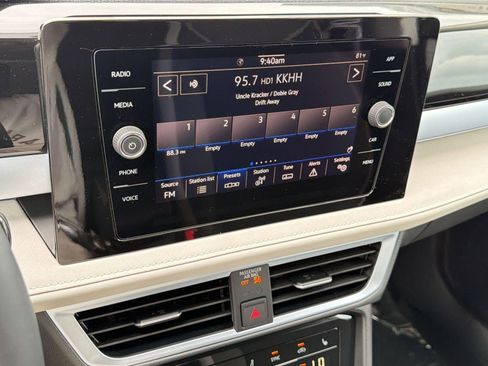 New 2026 Volkswagen Taos SE FWD image 23