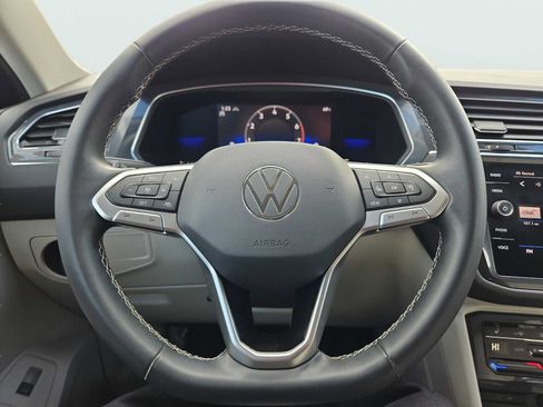 Used 2022 Volkswagen Tiguan SE AWD/4WD image 28