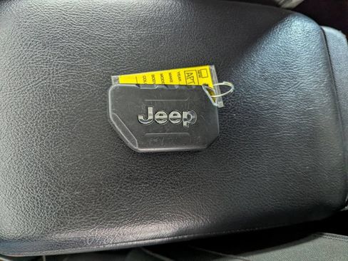 Used 2020 Jeep Wrangler Sport AWD/4WD image 28