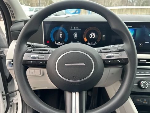 Used 2025 Hyundai Tucson SE AWD/4WD image 25