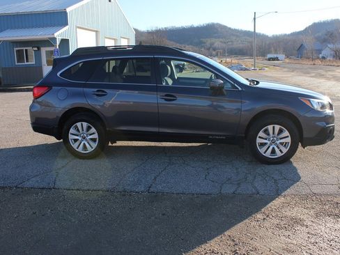 Used 2017 Subaru Outback 2.5i Premium image 5