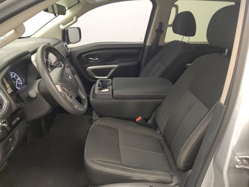 Used 2018 Nissan Titan SV image 17