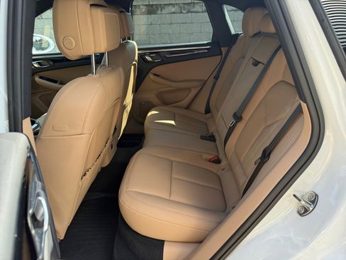 Certified 2025 Porsche Macan image 20