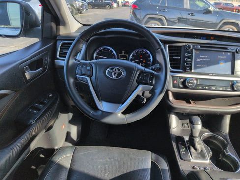 Used 2014 Toyota Highlander Limited FWD image 14