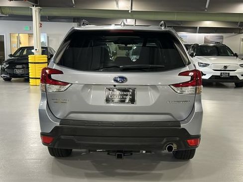 Used 2022 Subaru Forester Limited AWD/4WD image 5
