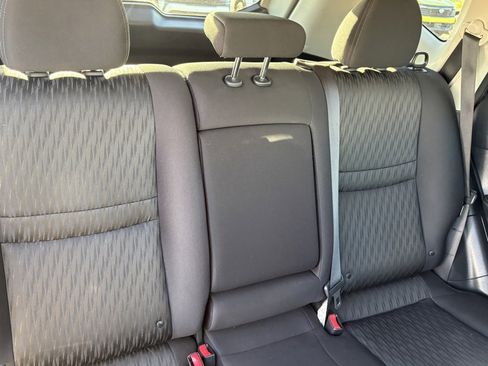 Used 2017 Nissan Rogue SV image 35