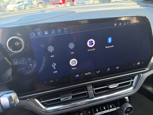 New 2026 Chevrolet Equinox EV LT image 10