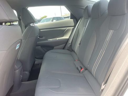 Certified 2025 Hyundai Elantra Sport FWD image 17