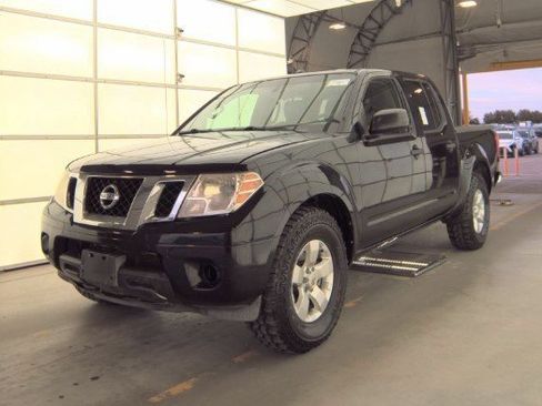 Used 2013 Nissan Frontier SV image 2