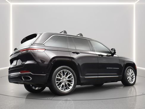 Used 2022 Jeep Grand Cherokee Summit w/ Advanced Protech Group IV AWD/4WD image 11