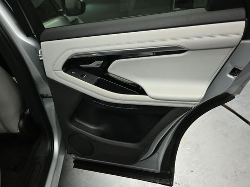 Used 2020 Land Rover Range Rover Evoque SE image 26