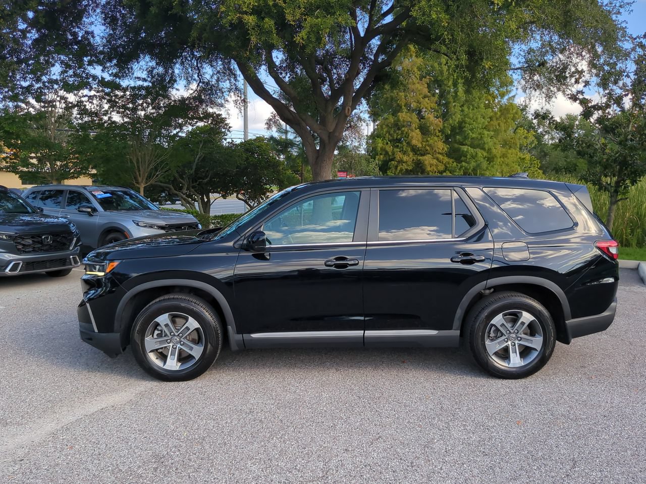 Used 2024 Honda Pilot EX-L image 4