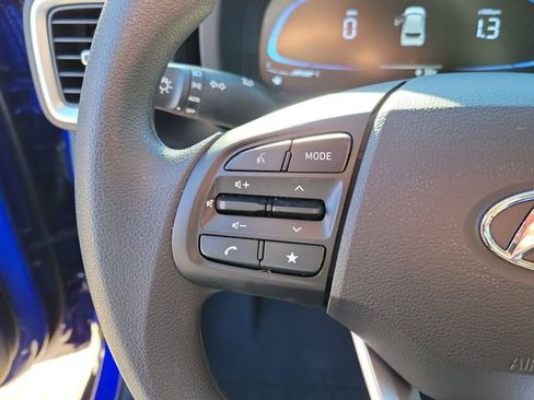 Used 2025 Hyundai Venue SE image 16