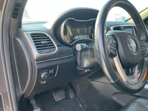 Used 2018 Jeep Grand Cherokee Limited image 18