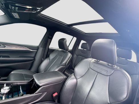 Used 2022 Jeep Grand Cherokee Overland w/ Luxury Tech Group IV image 25