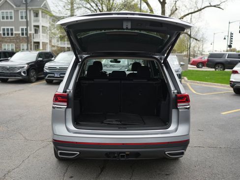 Used 2025 Volkswagen Atlas SE AWD/4WD image 7