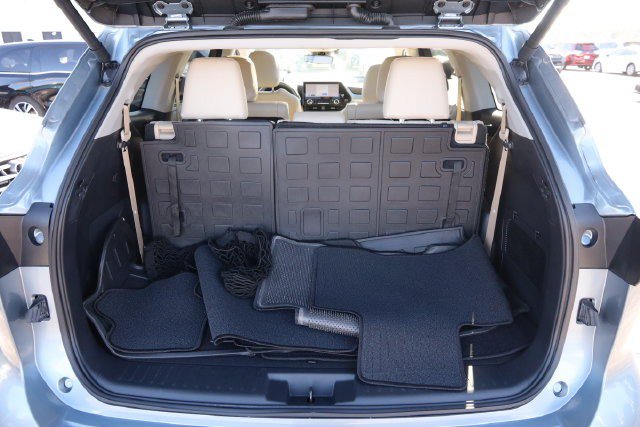 Used 2024 Toyota Highlander Platinum FWD image 7