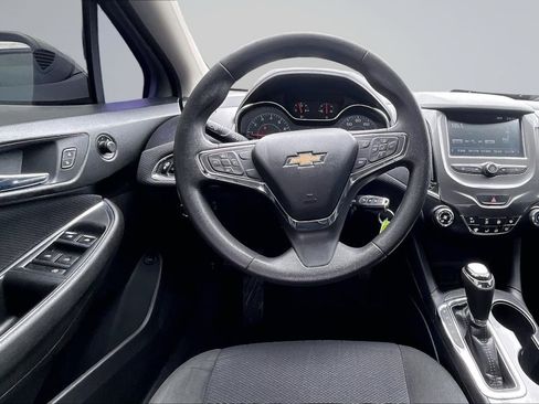 Used 2017 Chevrolet Cruze LT FWD image 5
