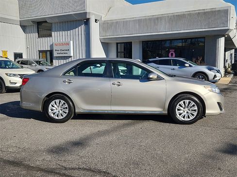 Used 2014 Toyota Camry LE image 7