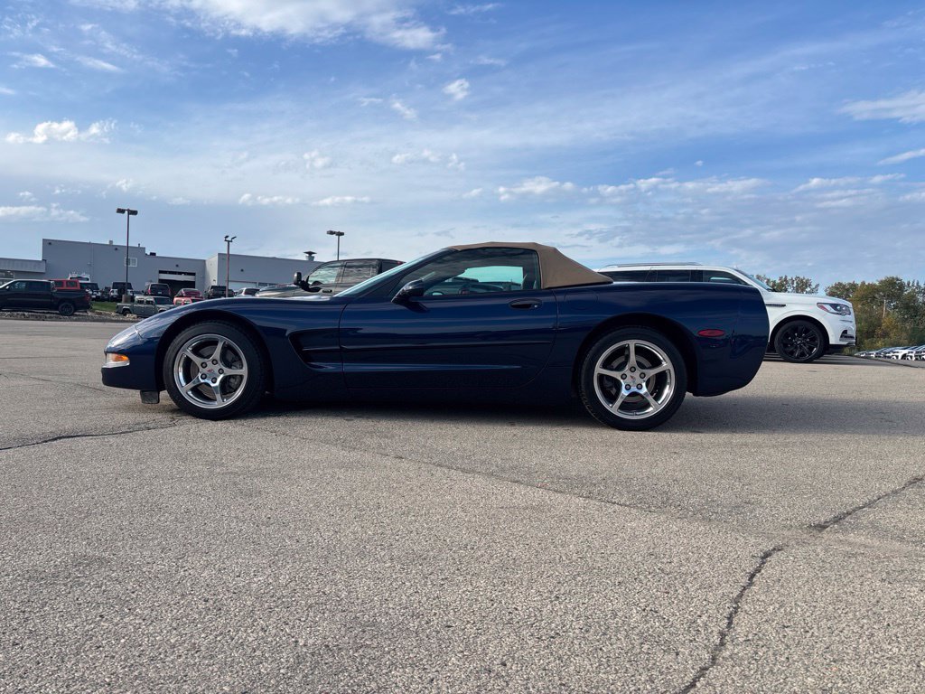 Used 2001 Chevrolet Corvette Convertible w/ Preferred Equipment Group2 RWD image 2