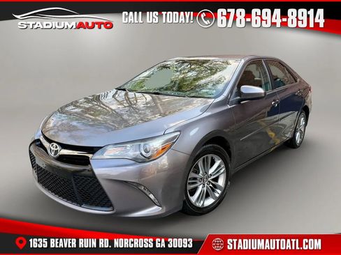 Used 2015 Toyota Camry SE image 1