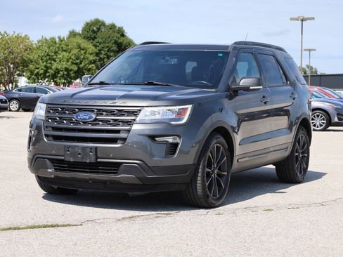 Used 2018 Ford Explorer XLT w/ Equipment Group 202A AWD/4WD image 6