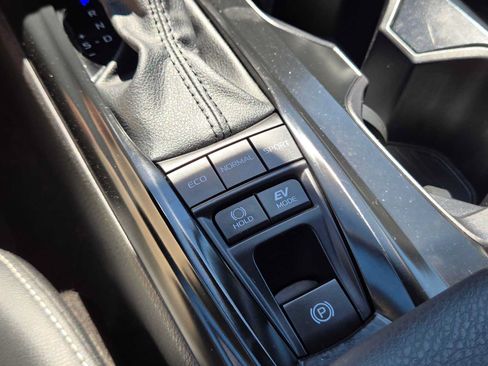 Certified 2025 Toyota Camry SE FWD image 31