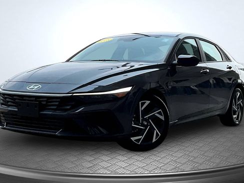 Used 2025 Hyundai Elantra Sport FWD image 1