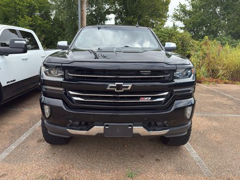 Used 2018 Chevrolet Silverado 1500 LTZ Z71 w/ LTZ Plus Package AWD/4WD image 2