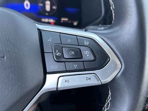Used 2023 Volkswagen Taos SE w/ Panoramic Sunroof Package AWD/4WD image 18