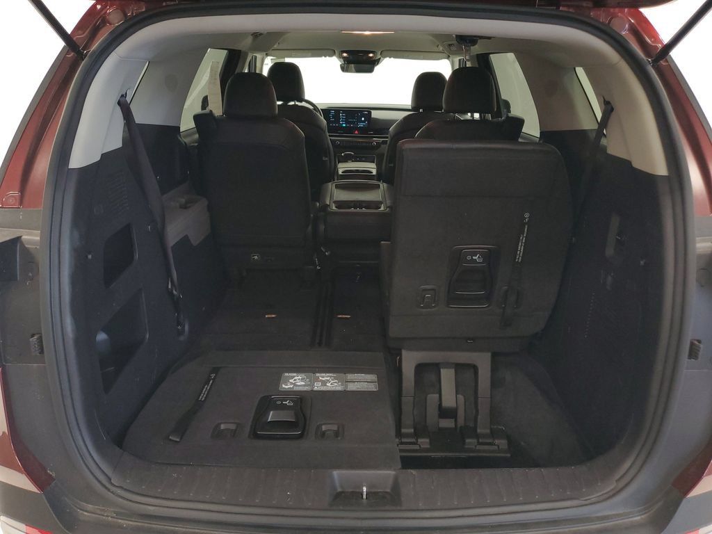 Used 2025 Kia Carnival FWD image 24