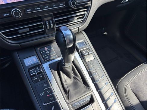 Used 2020 Porsche Macan AWD/4WD image 35