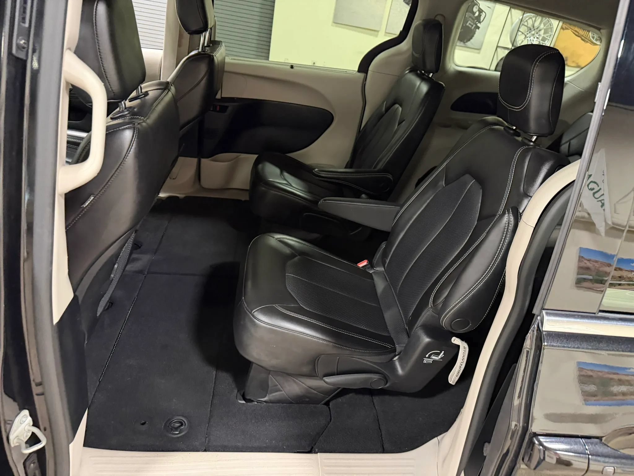 Used 2023 Chrysler Pacifica Touring-L FWD image 26