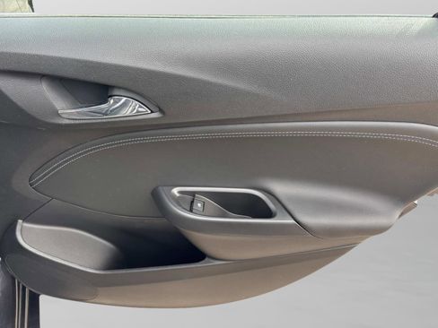 Used 2017 Chevrolet Cruze Premier image 18