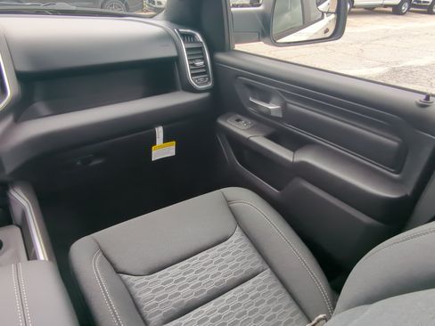 New 2026 RAM 1500 Express AWD/4WD image 15