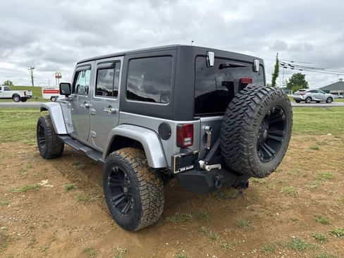 Used 2014 Jeep Wrangler Unlimited Sahara w/ Connectivity Group AWD/4WD image 12