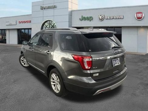 Used 2017 Ford Explorer XLT FWD image 3