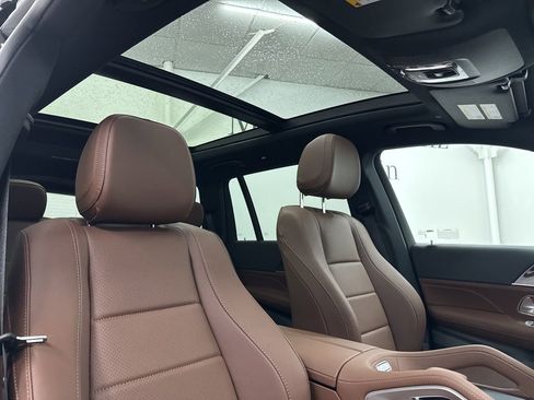 Used 2026 Mercedes-Benz GLS 450 4MATIC image 31