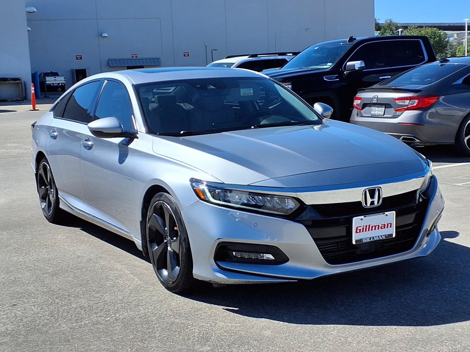 Used 2018 Honda Accord Touring image 2