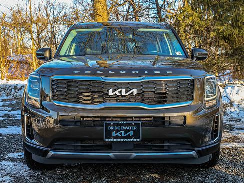 Certified 2022 Kia Telluride S image 2