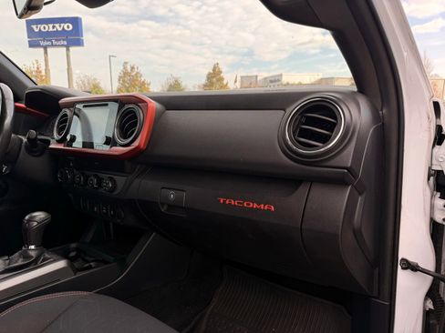 Used 2019 Toyota Tacoma TRD Off-Road image 32