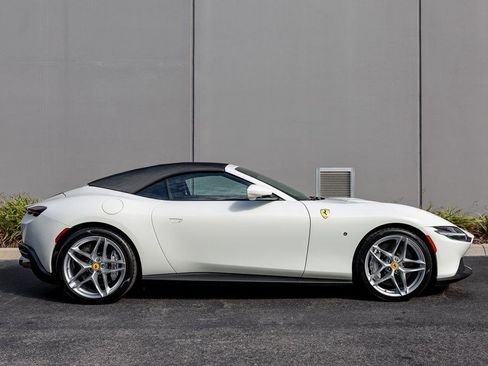 Used 2024 Ferrari Roma Spider image 7