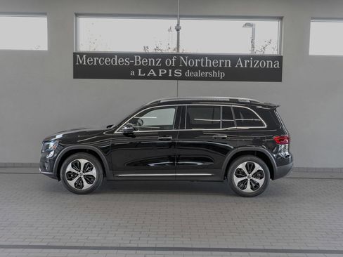 Used 2025 Mercedes-Benz GLB 250 image 2