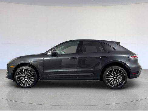 Certified 2025 Porsche Macan image 2
