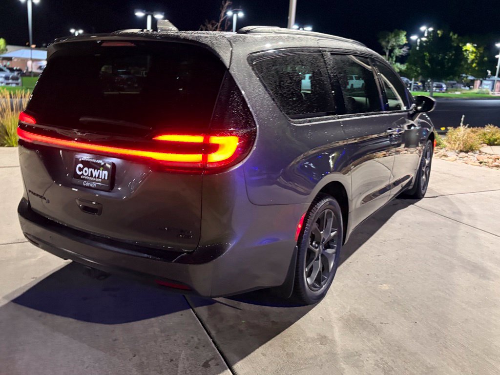 Used 2021 Chrysler Pacifica Limited w/ Uconnect Theater Family Group AWD/4WD image 11