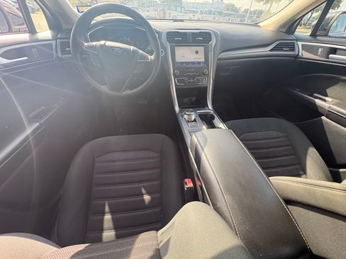 Used 2020 Ford Fusion SE FWD image 11