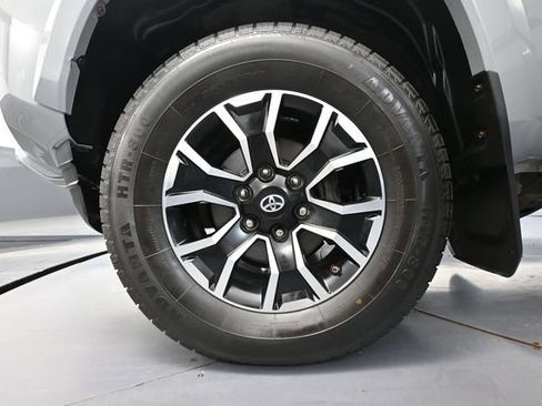 Used 2020 Toyota Tacoma TRD Sport AWD/4WD image 15